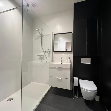 2 Bedroom Apartment With Garden Close To Station Ghent Exterior photo