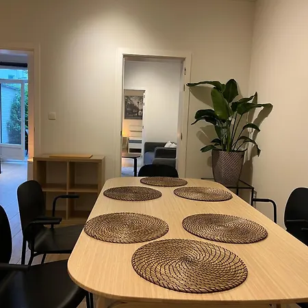 2 Bedroom Apartment With Garden Close To Station Ghent Exterior photo