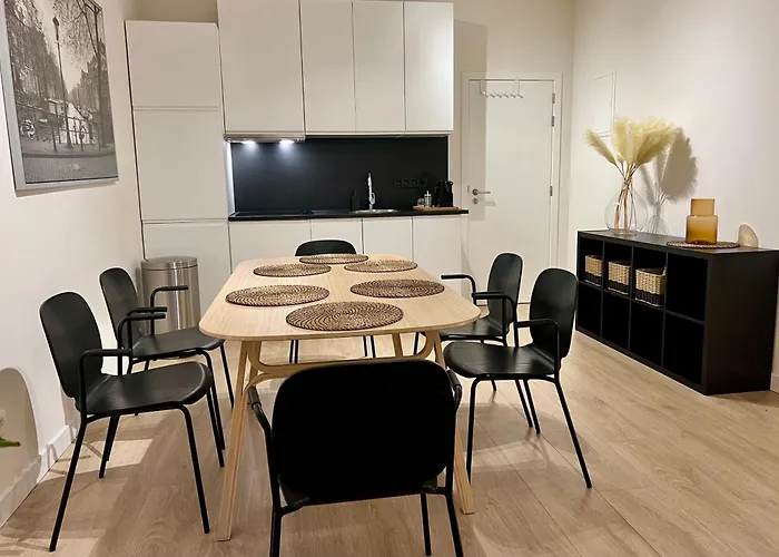 2 Bedroom Apartment With Garden Close To Station