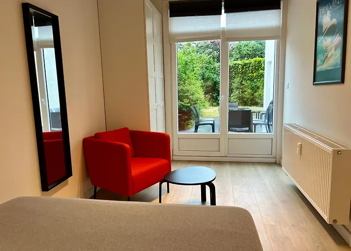 2 Bedroom Apartment With Garden Close To Station